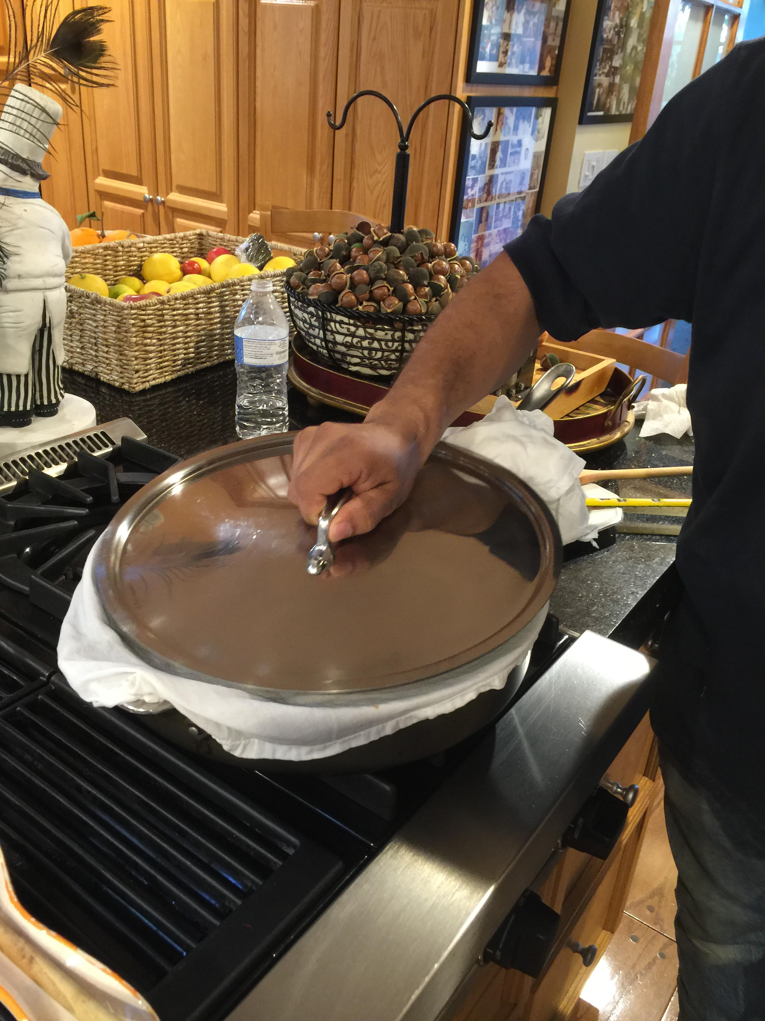 Putting lid onto Paella