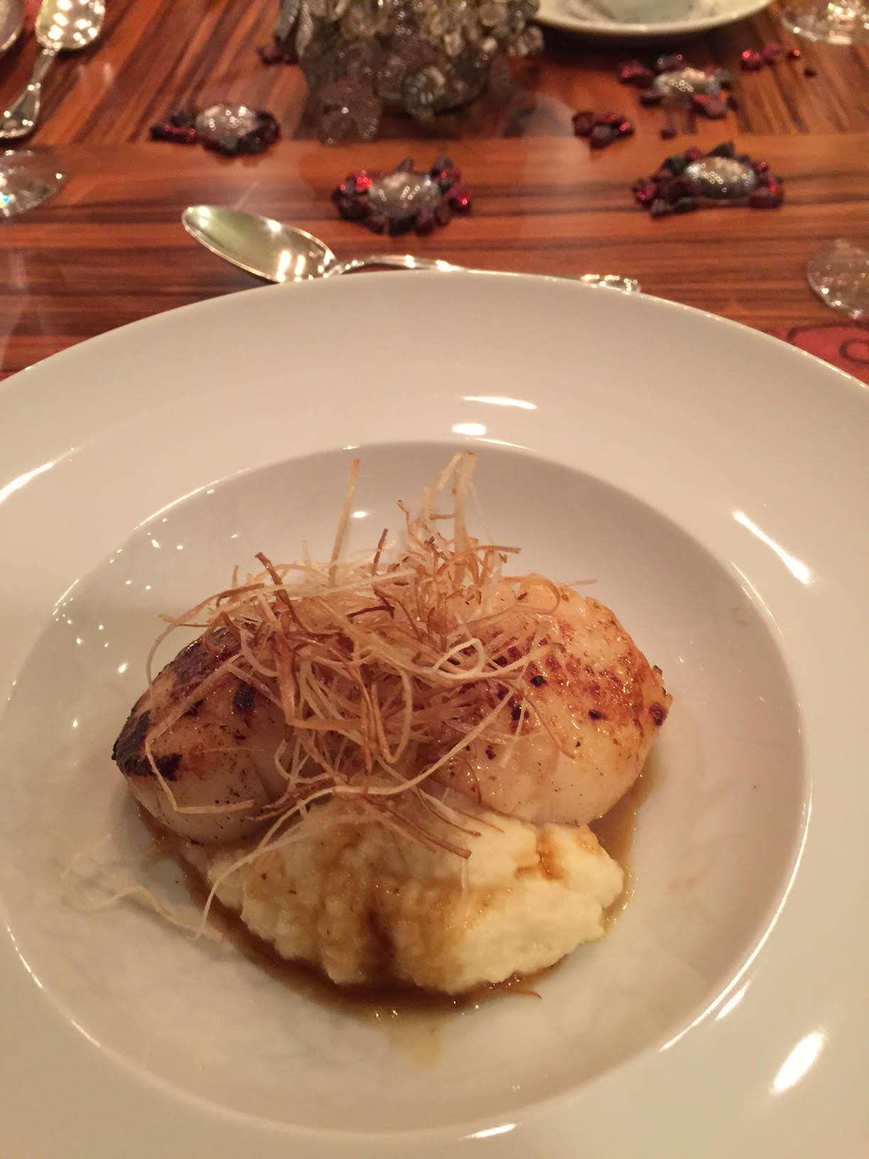 Scallops on Mashed Parsnip on Kai