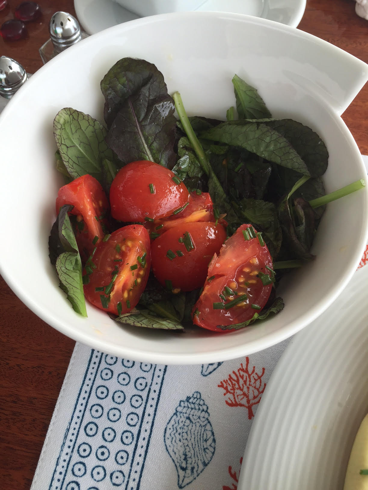 TOmato and Mustard Leaf Salad on Kai