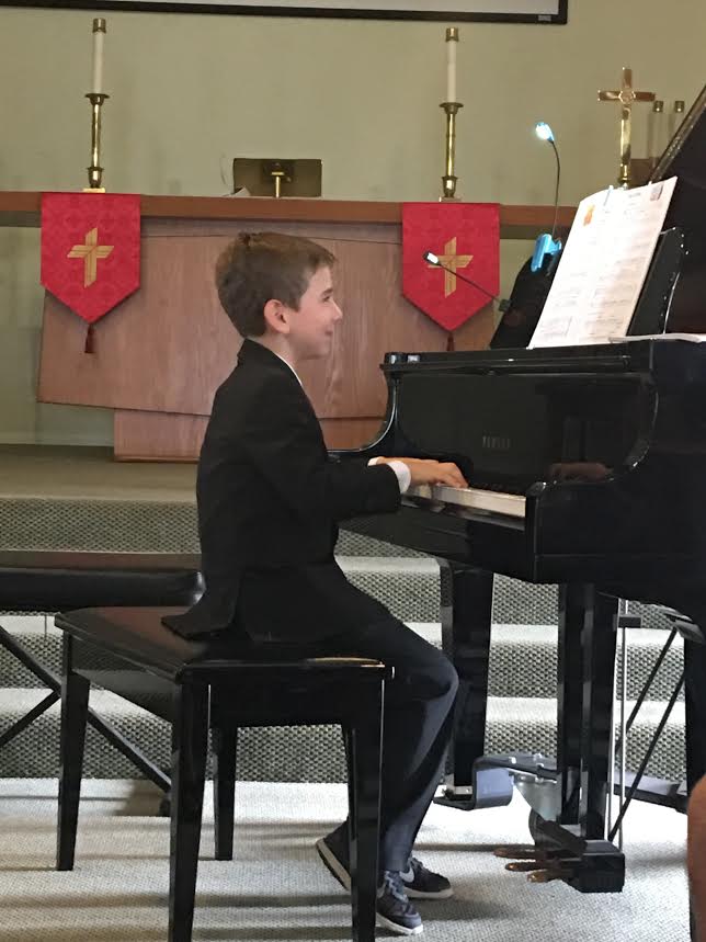 jonah-playing-piano-recital-nov-2016